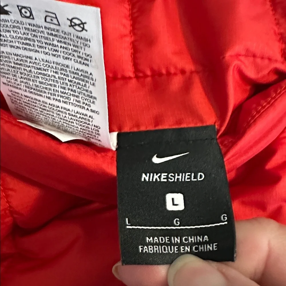 Nike Shield Women’s UGA Reversible Puffer Vest Red/Black L